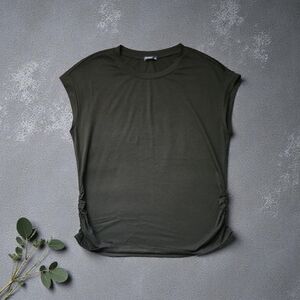 Elegant Black Muscle Tee for Women